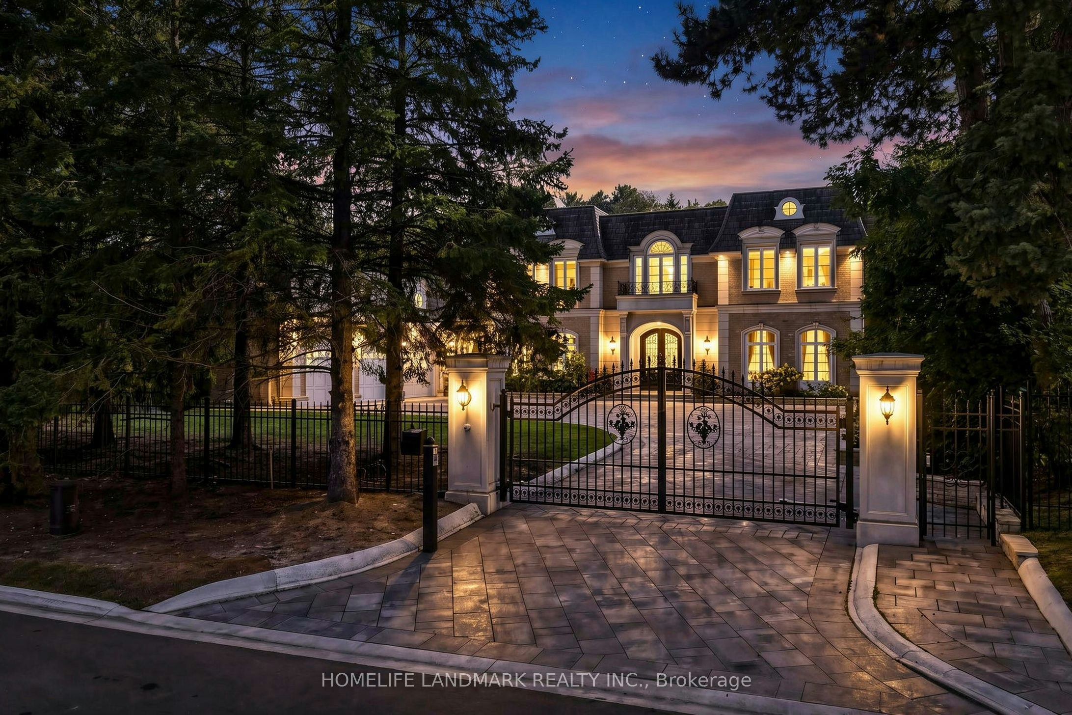 25 The Bridle Path, Toronto, ON, M2L 1C9