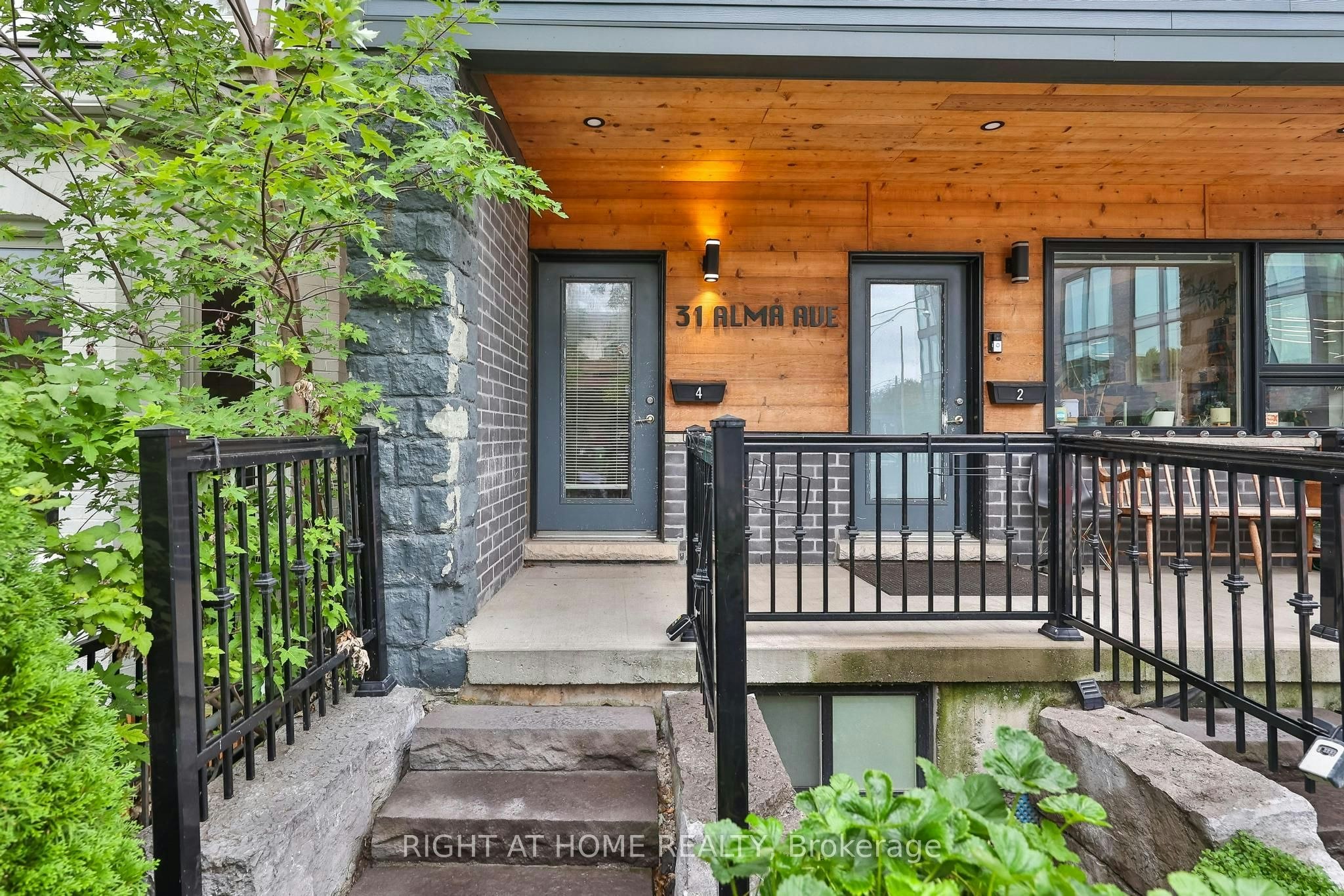 4-31 Alma Avenue, Toronto, ON, M6J 1N2
