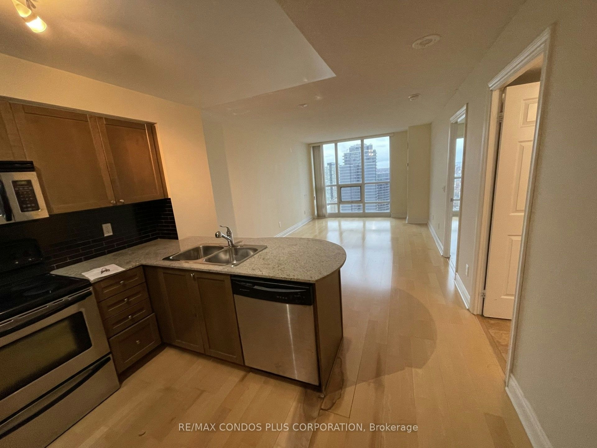 3904-763 Bay Street, Toronto, ON, M5G 2R3 - 4