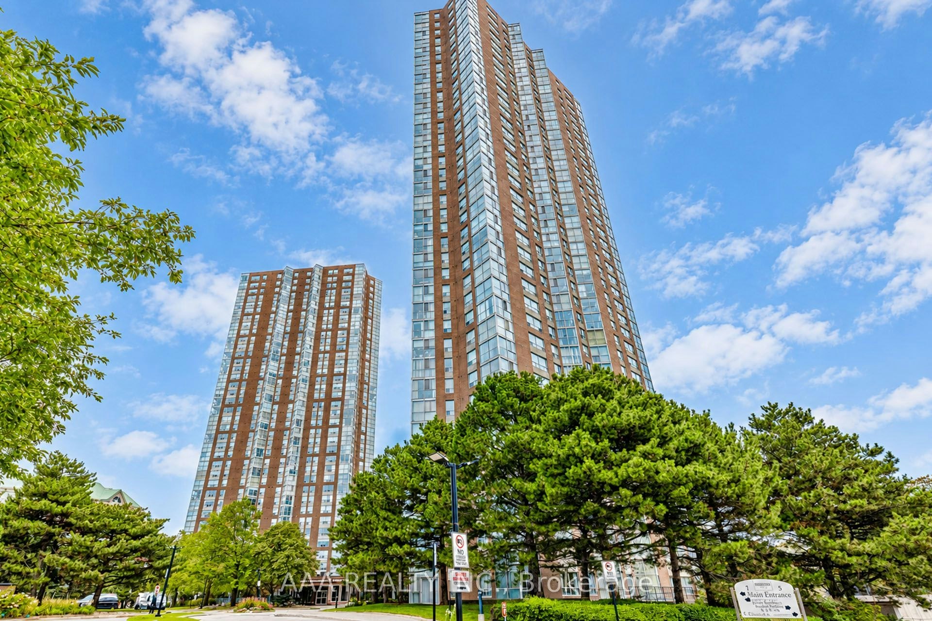 2101-5 Concorde Place, Toronto, ON, M3C 3M8