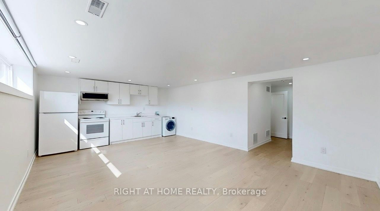 Basement/Studio-118 Clifton Avenue, Toronto, ON, M3H 4L3 - 3