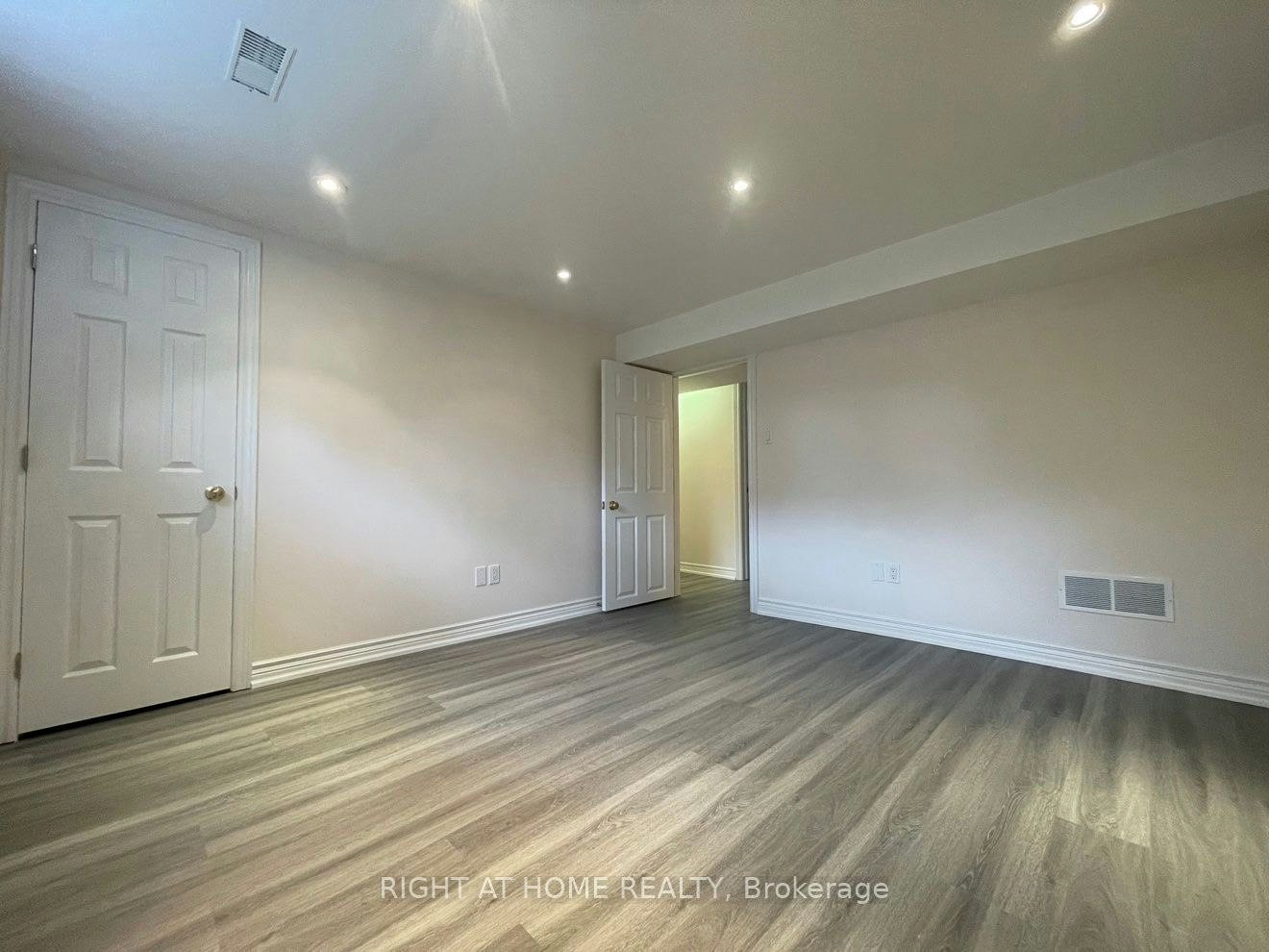 Lower-191 Princess Avenue, Toronto, ON, M2N 3R8 - 15
