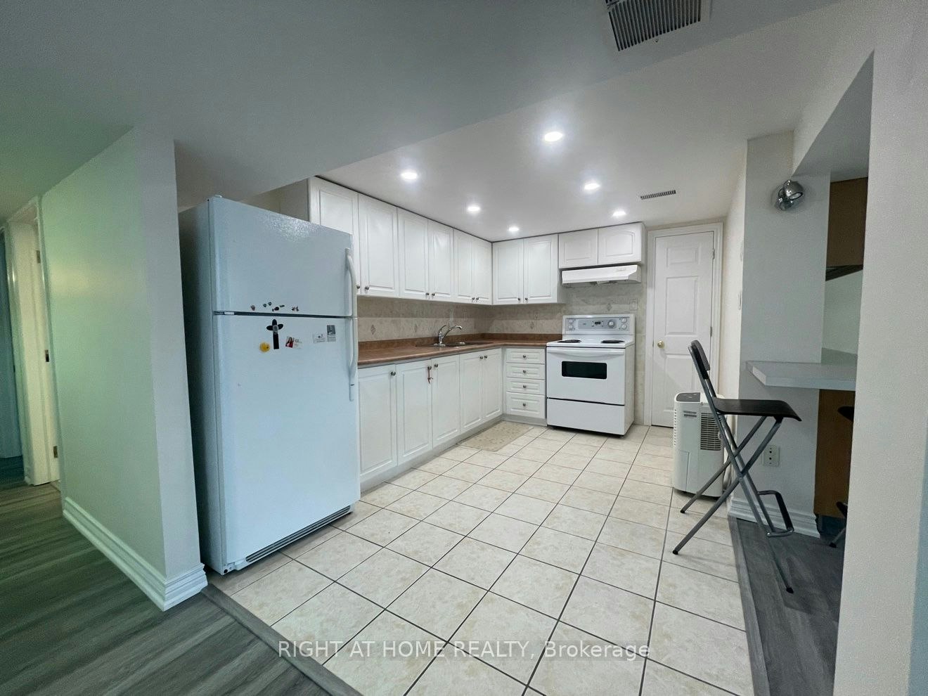 Lower-191 Princess Avenue, Toronto, ON, M2N 3R8 - 11