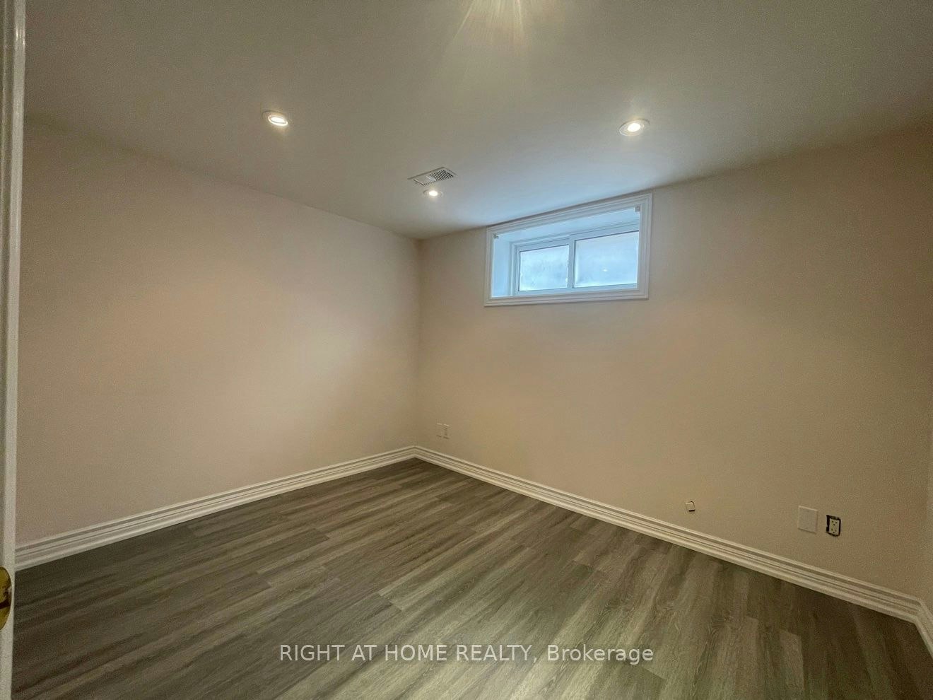 Lower-191 Princess Avenue, Toronto, ON, M2N 3R8 - 16