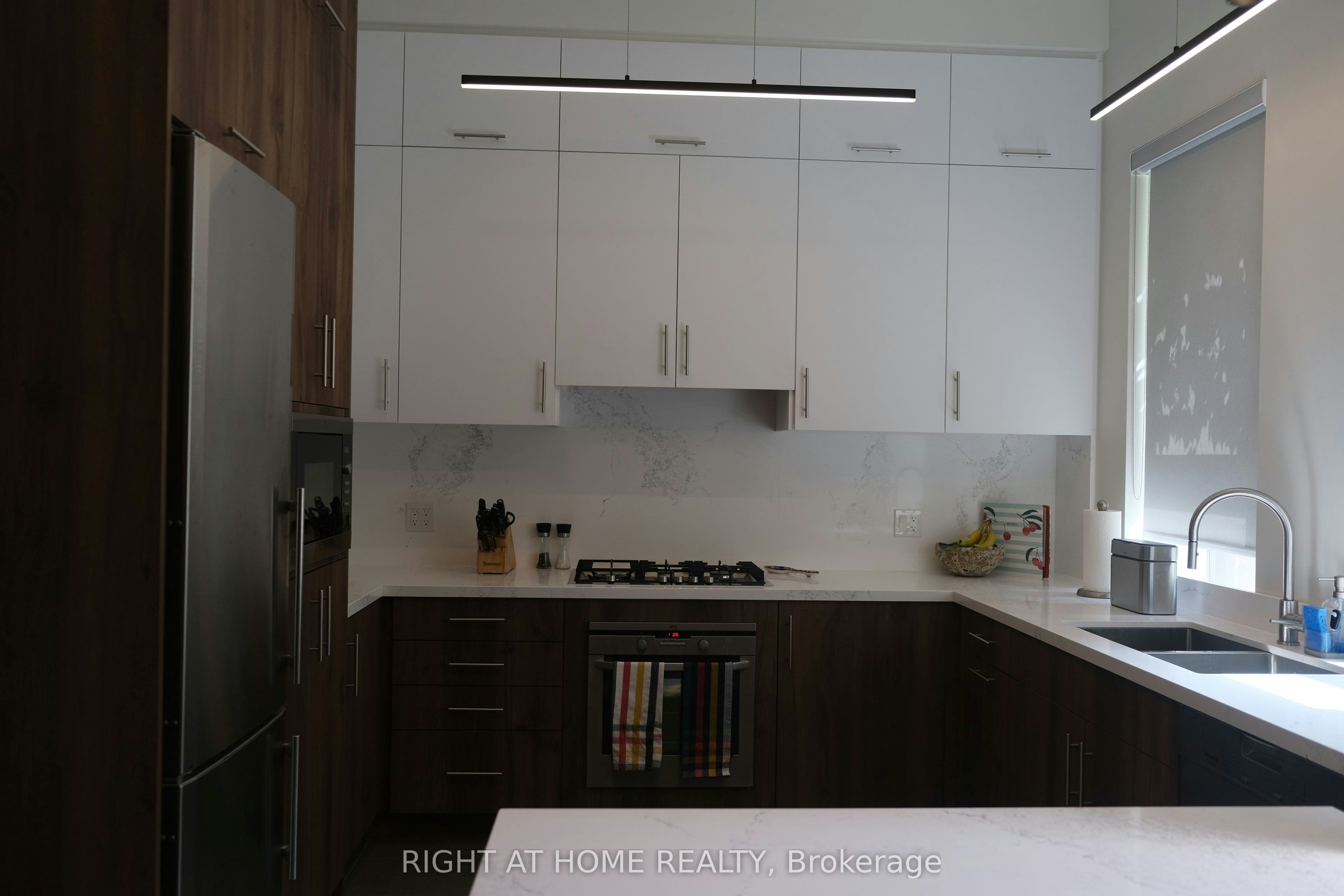 2-41 Spruce Street, Toronto, ON, M5A 2H8 - 2
