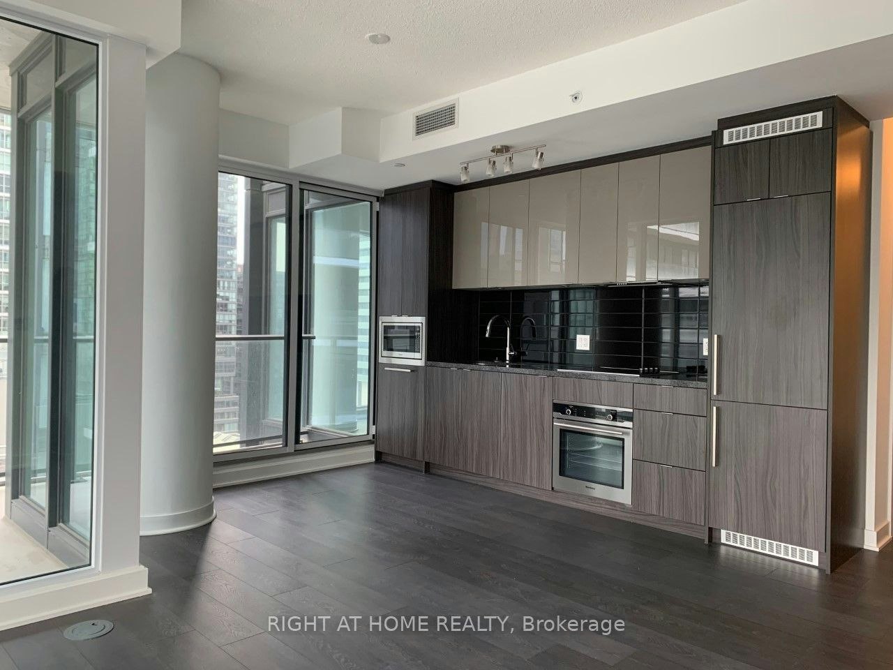 1202-125 Blue Jays Way, Toronto, ON, M5V 0N5 - 3
