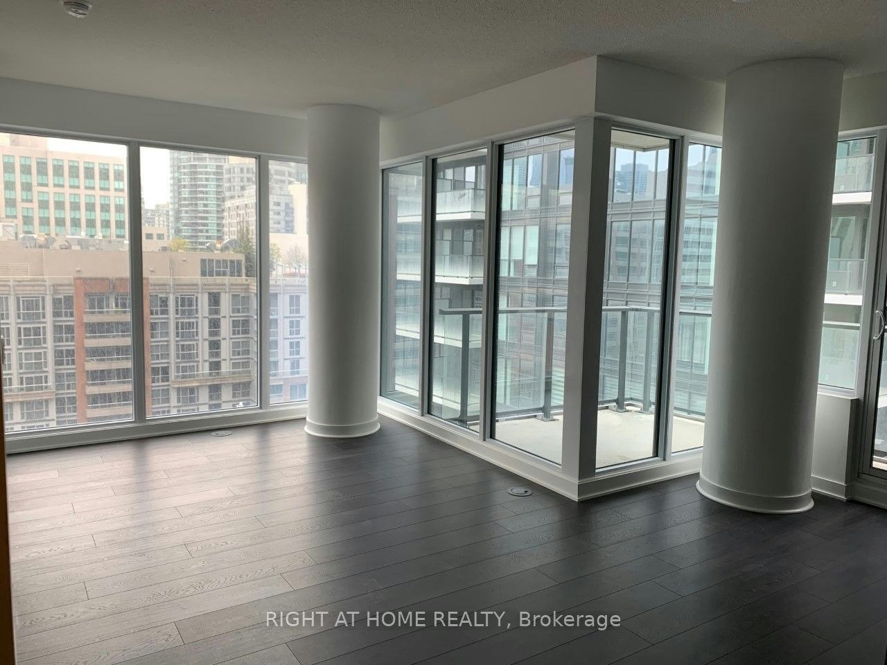 1202-125 Blue Jays Way, Toronto, ON, M5V 0N5 - 2