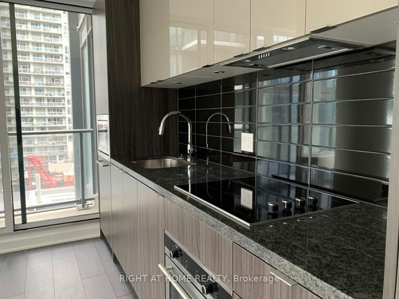 1202-125 Blue Jays Way, Toronto, ON, M5V 0N5 - 10