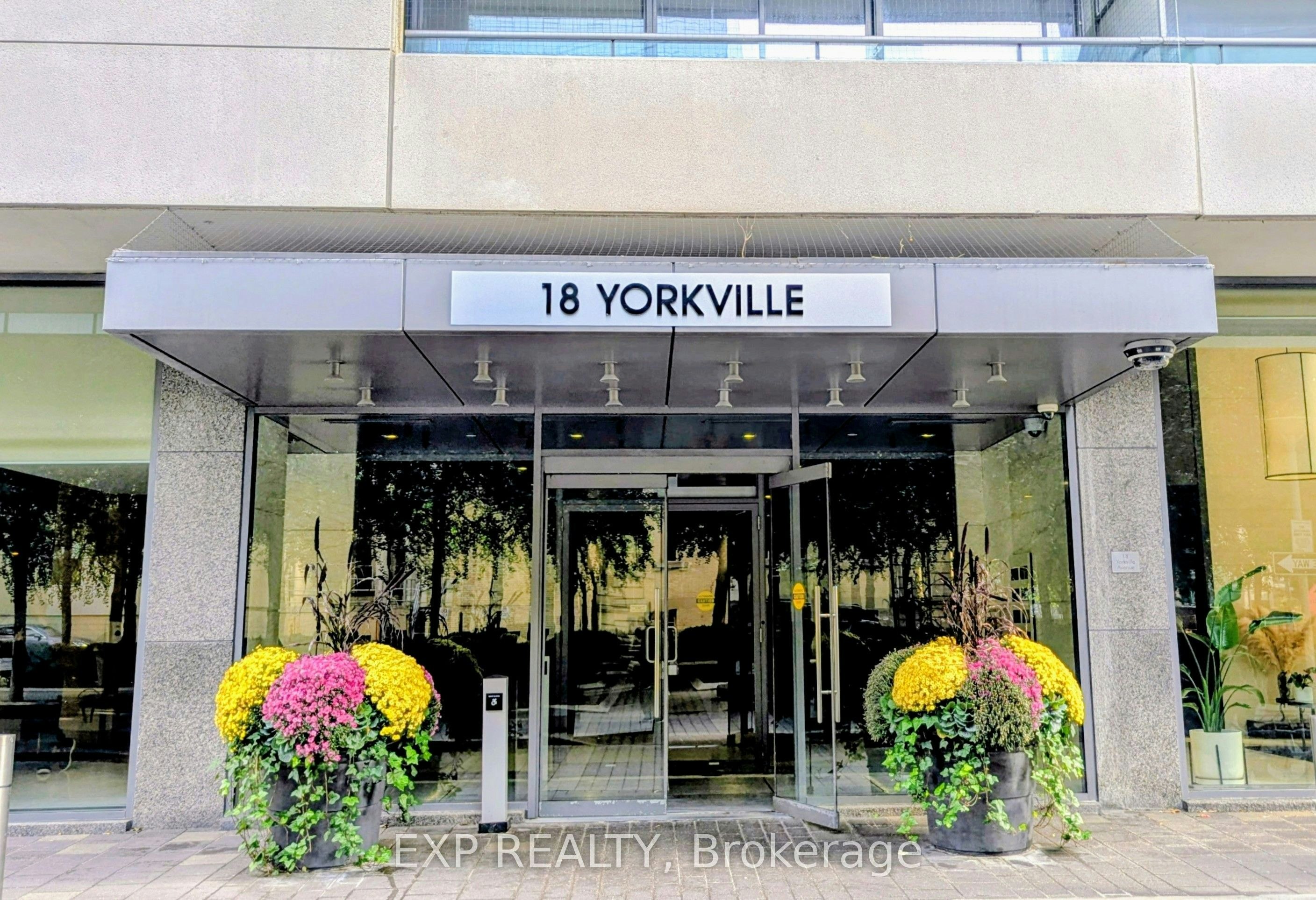 209-18 Yorkville Avenue, Toronto, ON, M4W 3Y8