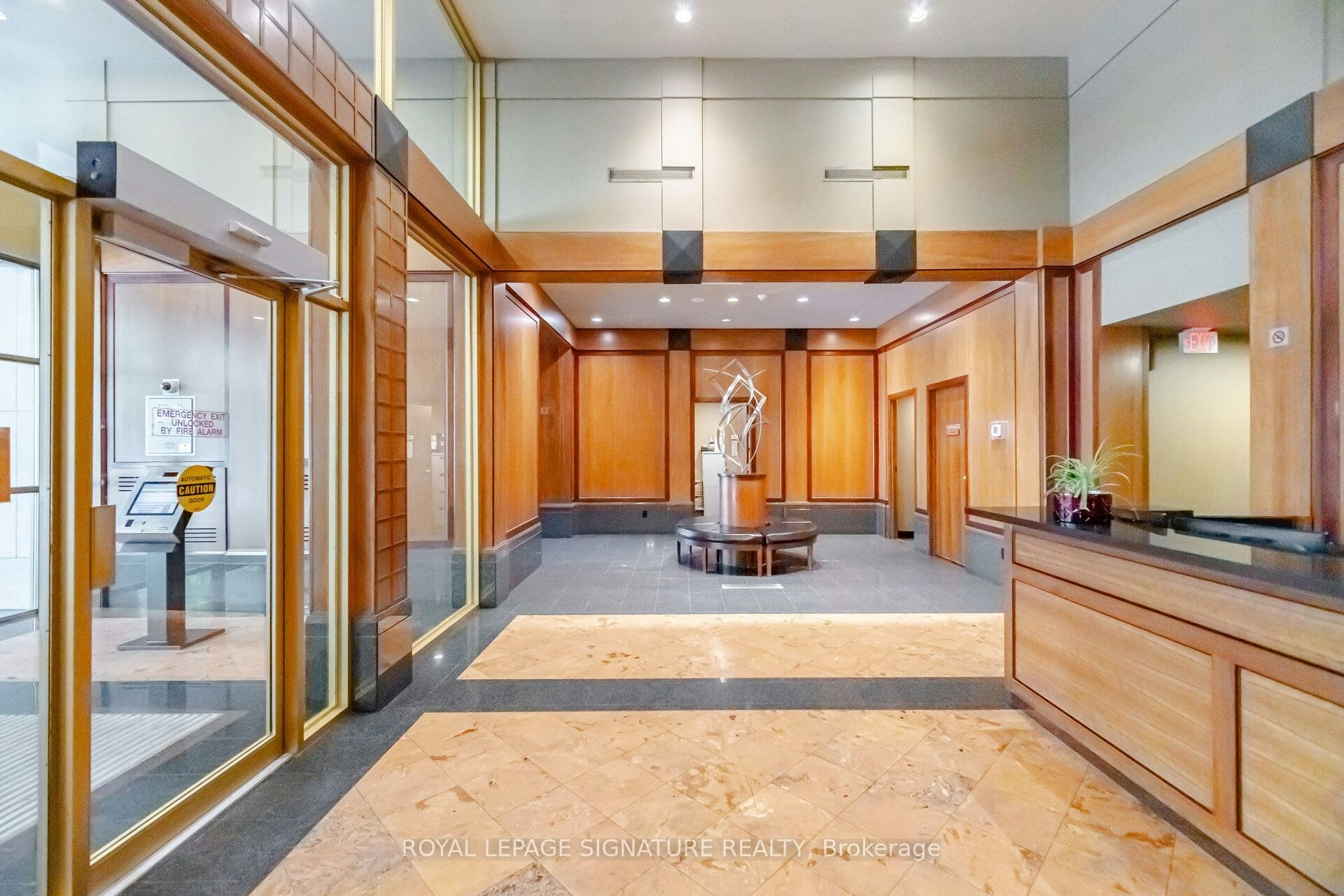3603-750 Bay Street, Toronto, ON, M5G 1N6 - 4