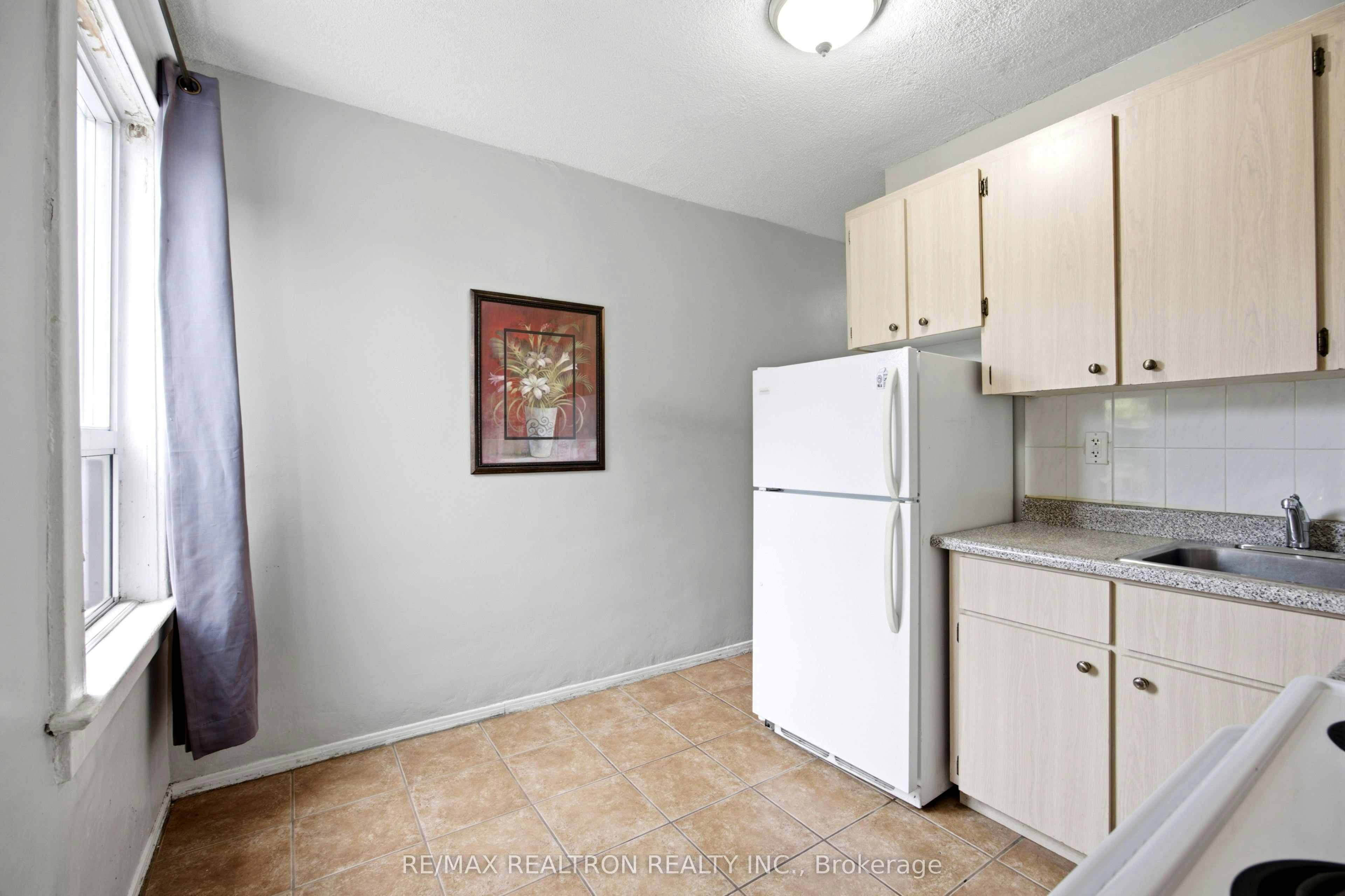 2-285 Oakwood Avenue, Toronto, ON, M6E 2V3 - 6
