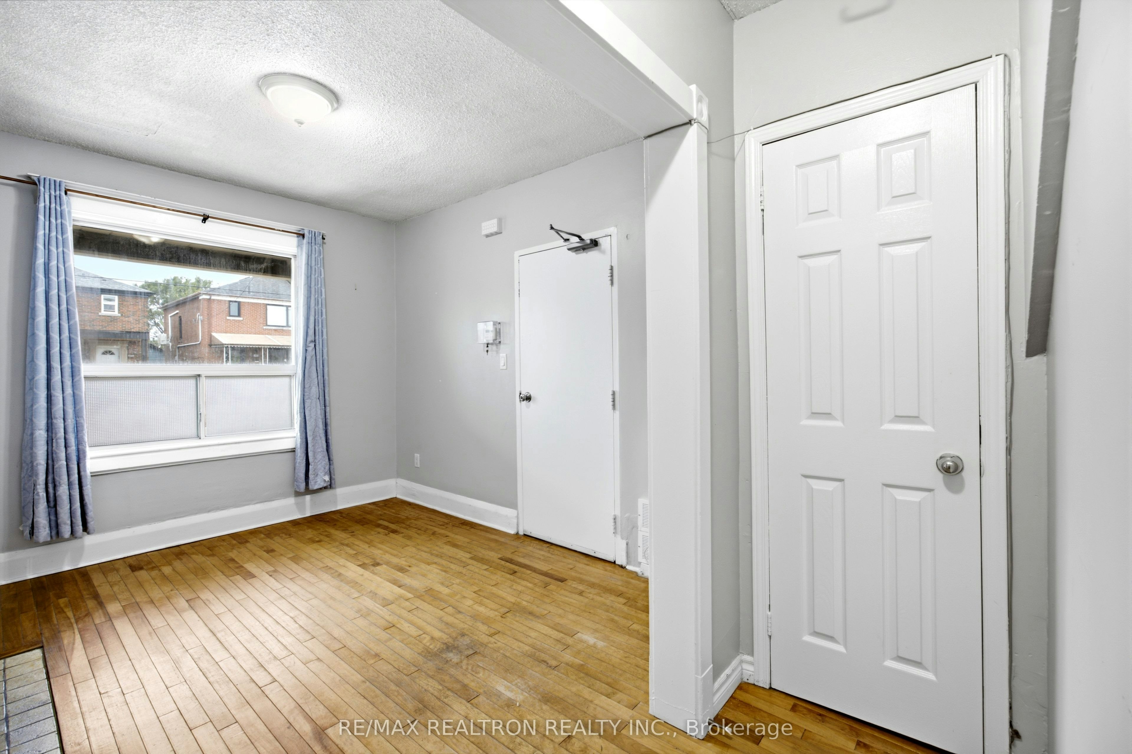 2-285 Oakwood Avenue, Toronto, ON, M6E 2V3 - 4
