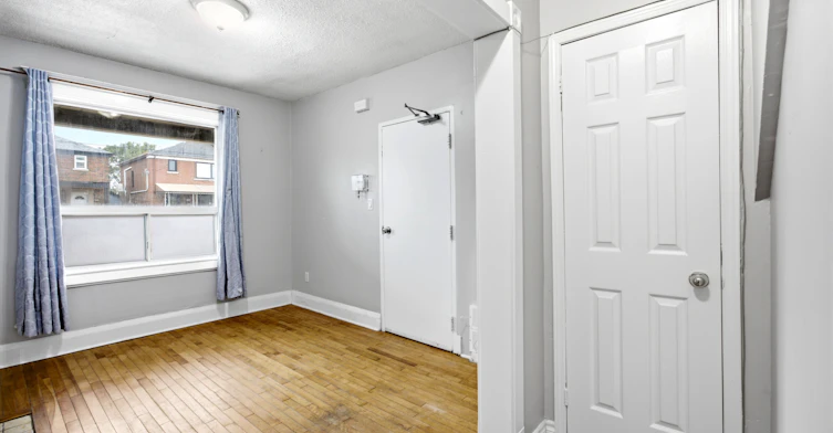 2-285 Oakwood Avenue, Toronto, ON, M6E 2V3 - 4