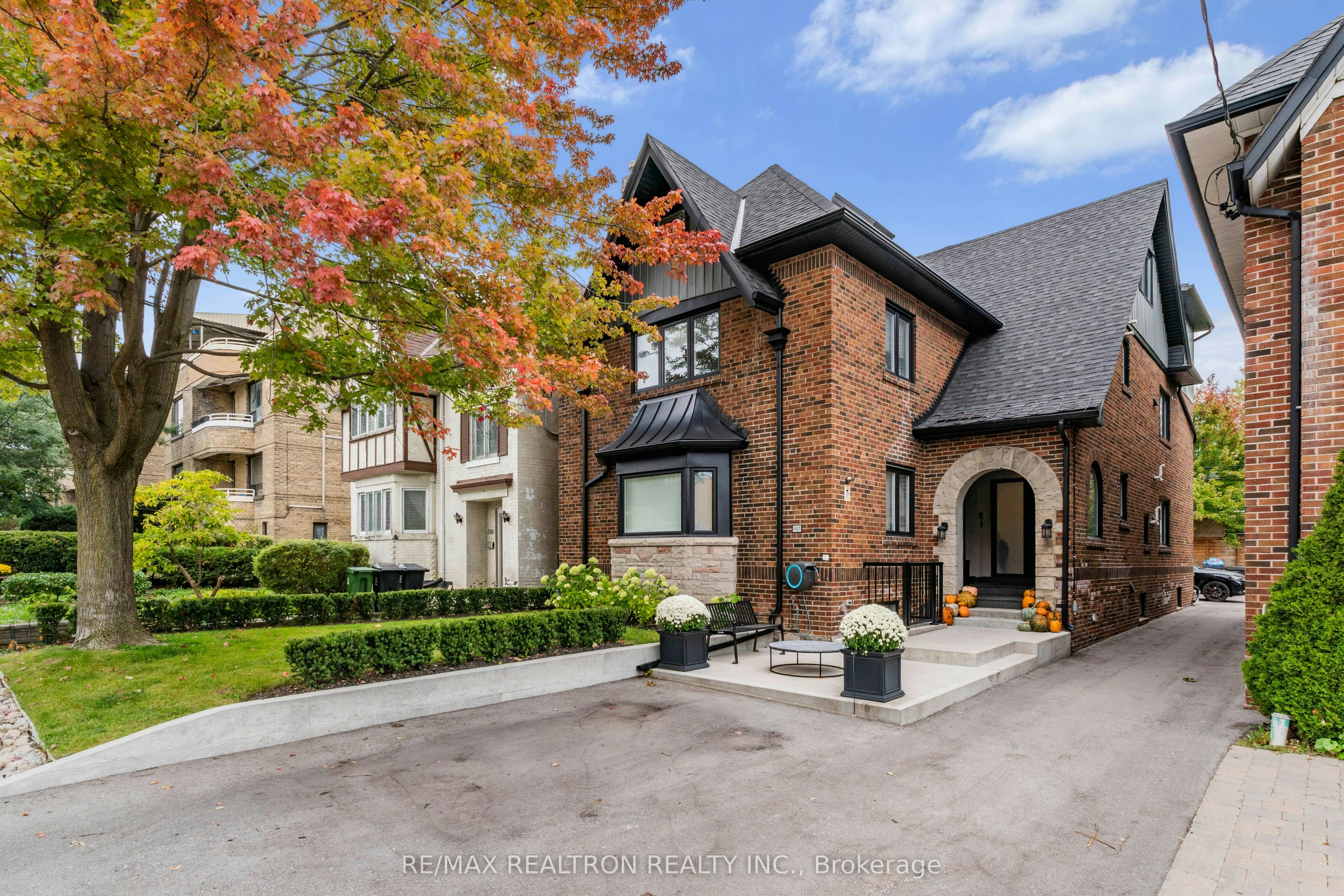 1-887 Avenue Road, Toronto, ON, M5P 2K7 - 2