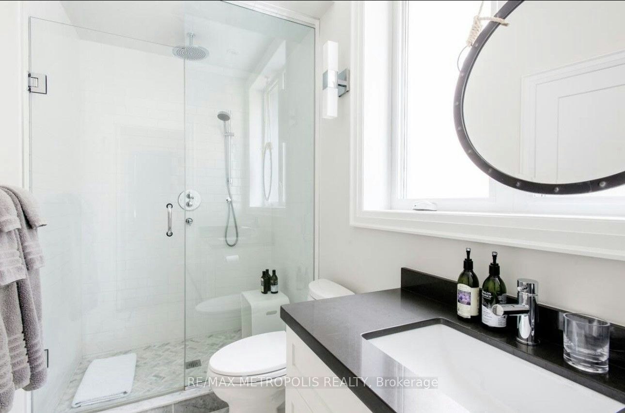 Main Floor-72 Grace Street, Toronto, ON, M6J 2S2 - 10