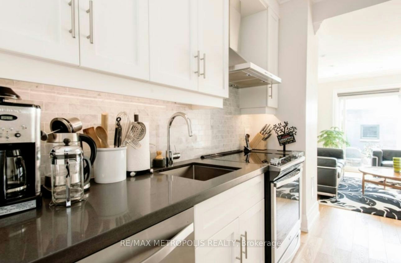 Main Floor-72 Grace Street, Toronto, ON, M6J 2S2 - 11