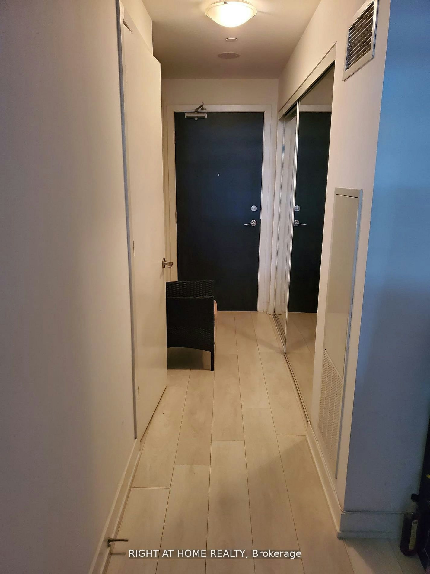 50 Bruyeres Mews, Toronto, ON, M5V 0G8 - 9