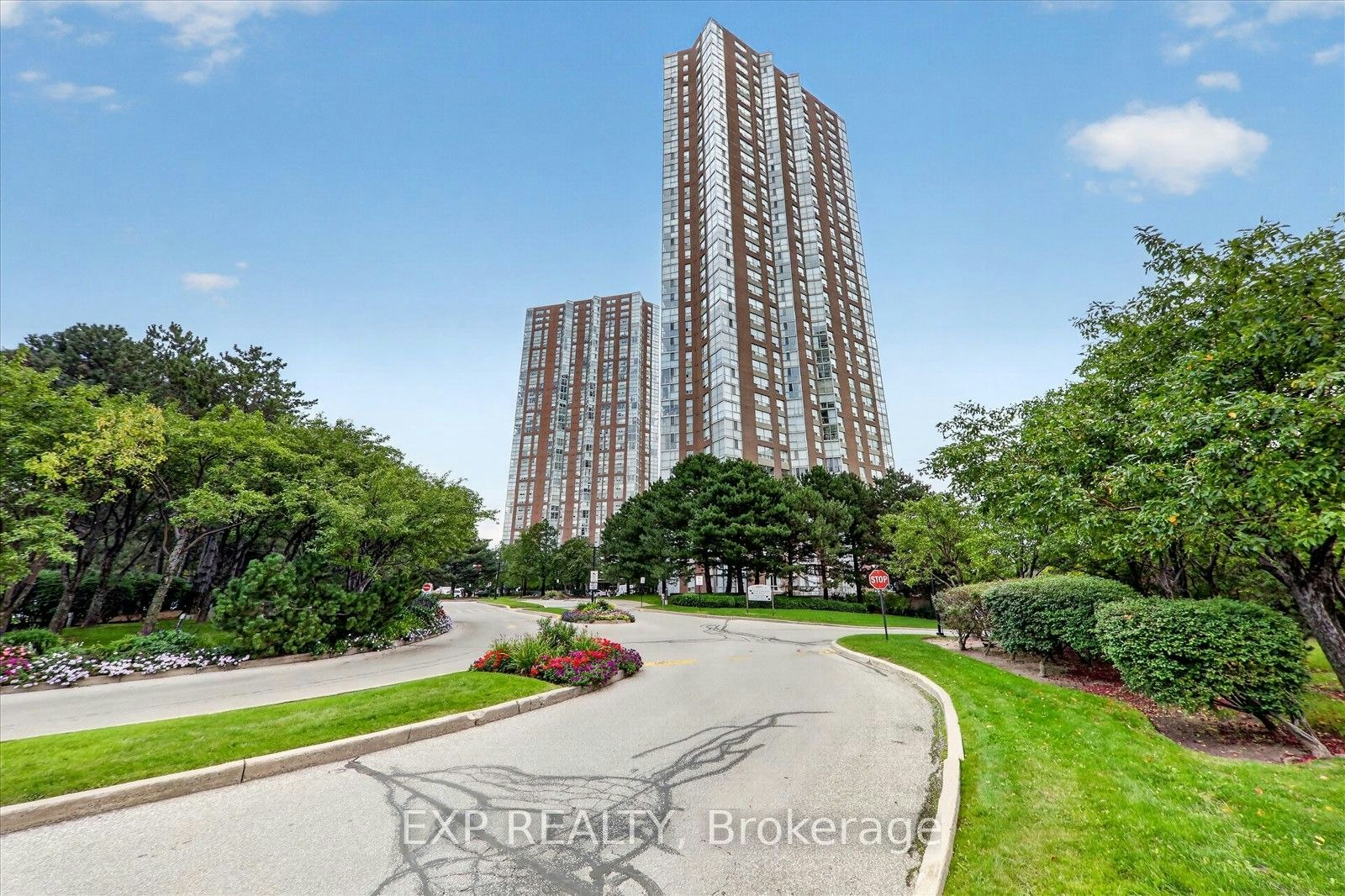 2204-7 Concorde Place, Toronto, ON, M3C 3N4