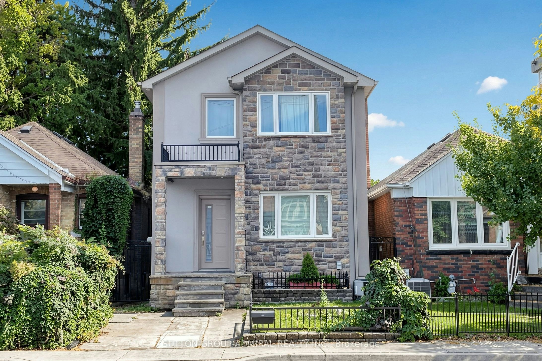 676 Vaughan Road, Toronto, ON, M6E 2Y6