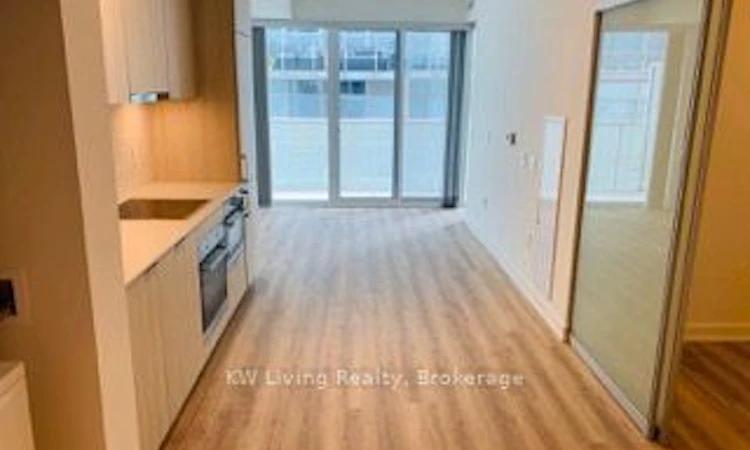 609-15 Queens Quay E