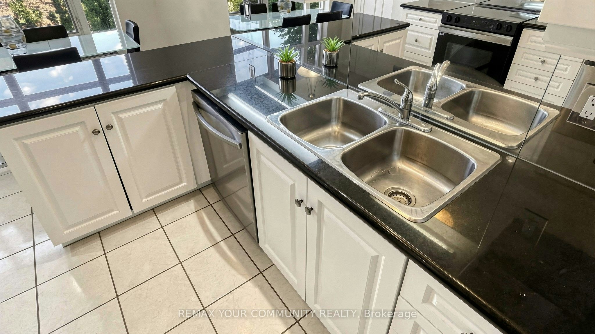 410-10 Old York Mills Road, Toronto, ON, M2P 2G9 - 15