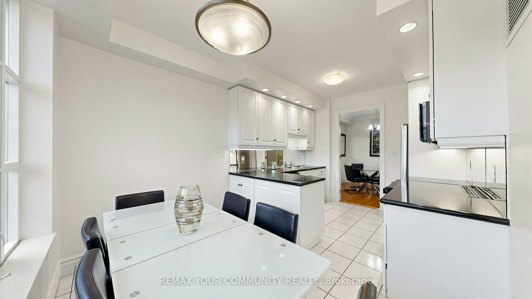 410-10 Old York Mills Road, Toronto, ON, M2P 2G9 - 23