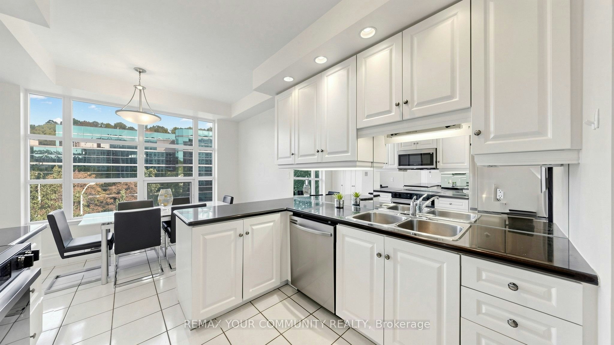 410-10 Old York Mills Road, Toronto, ON, M2P 2G9 - 11