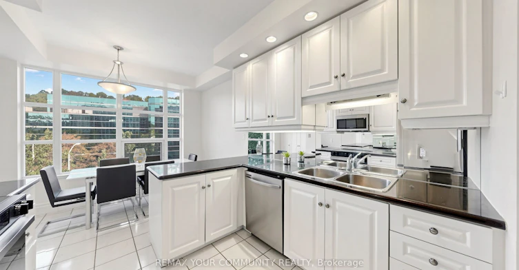 410-10 Old York Mills Road, Toronto, ON, M2P 2G9 - 11