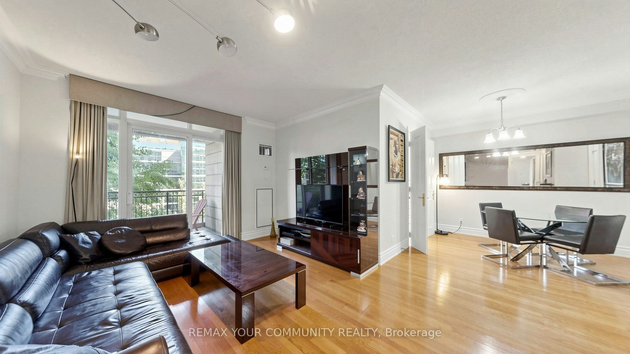 410-10 Old York Mills Road, Toronto, ON, M2P 2G9 - 25