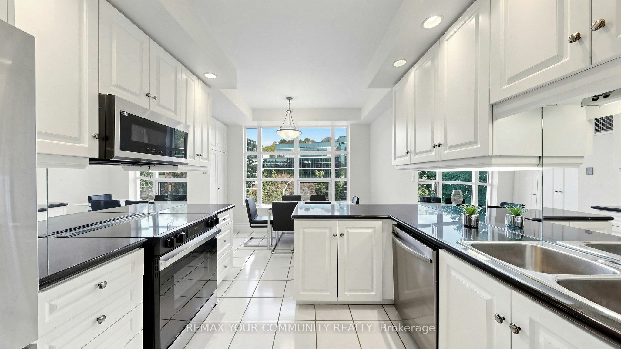 410-10 Old York Mills Road, Toronto, ON, M2P 2G9 - 12