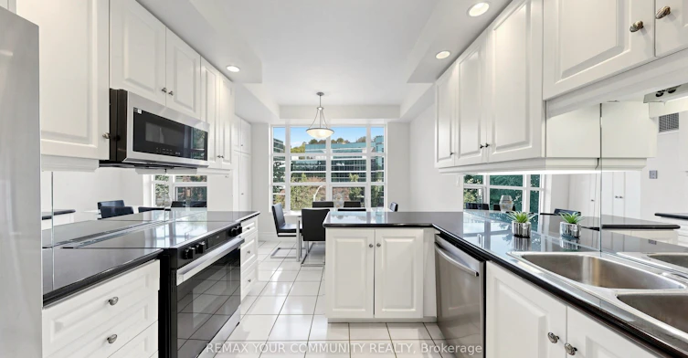 410-10 Old York Mills Road, Toronto, ON, M2P 2G9 - 12