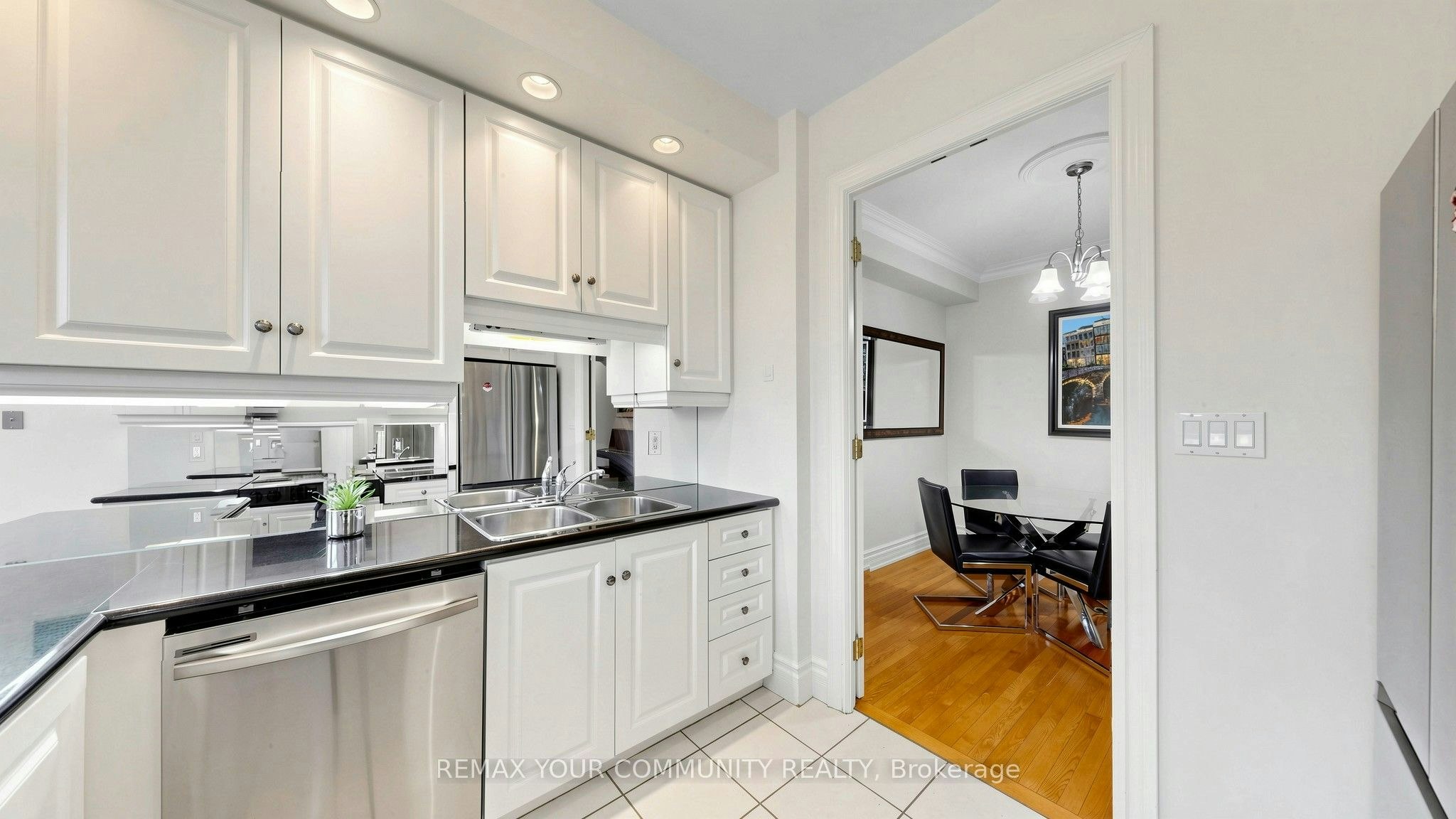 410-10 Old York Mills Road, Toronto, ON, M2P 2G9 - 14