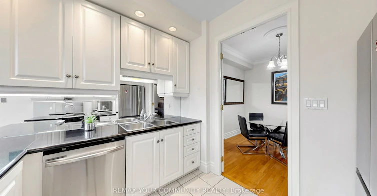 410-10 Old York Mills Road, Toronto, ON, M2P 2G9 - 14