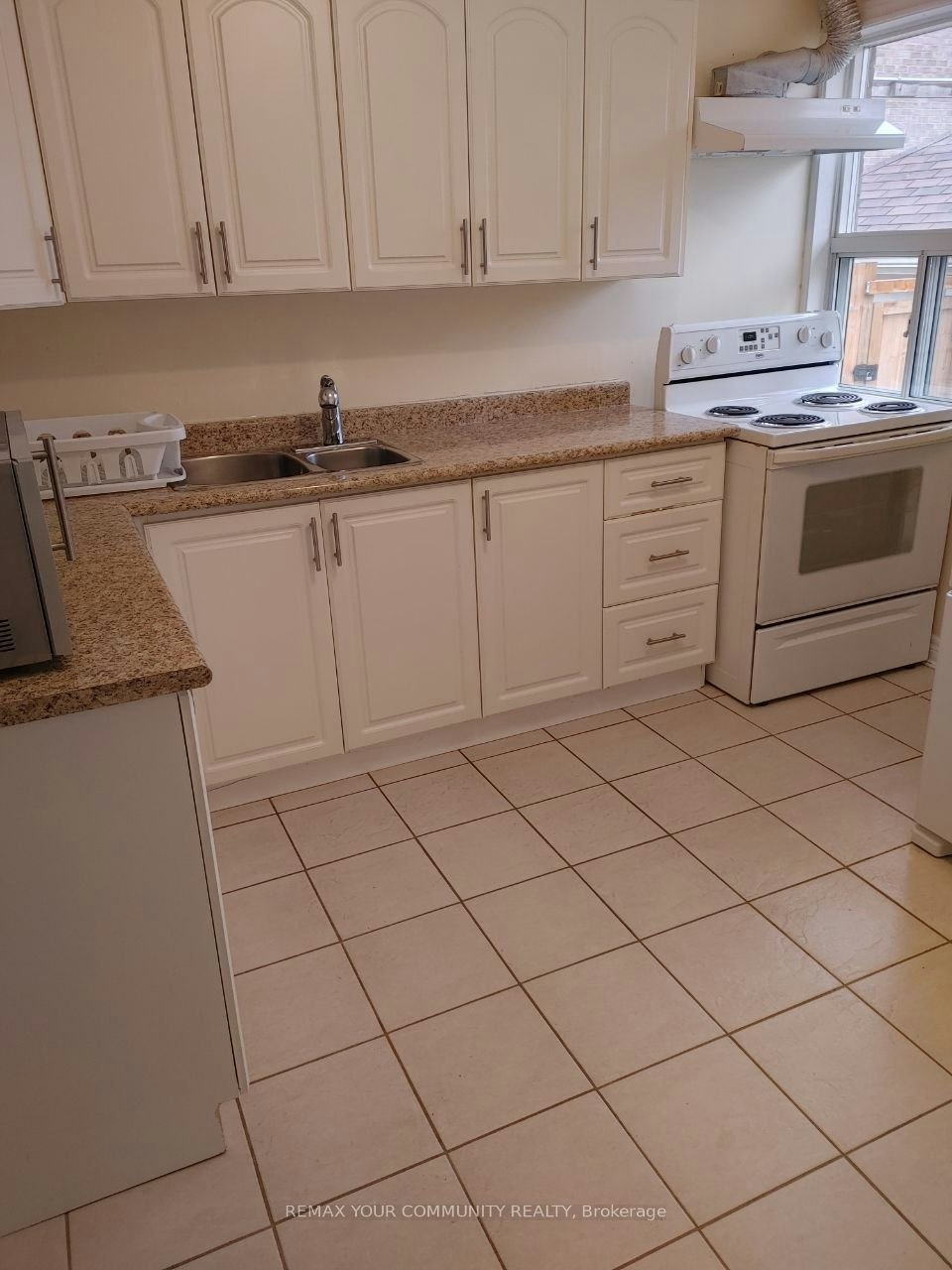 Main Floor-82 Caines Avenue, Toronto, ON, M2R 2L3 - 8