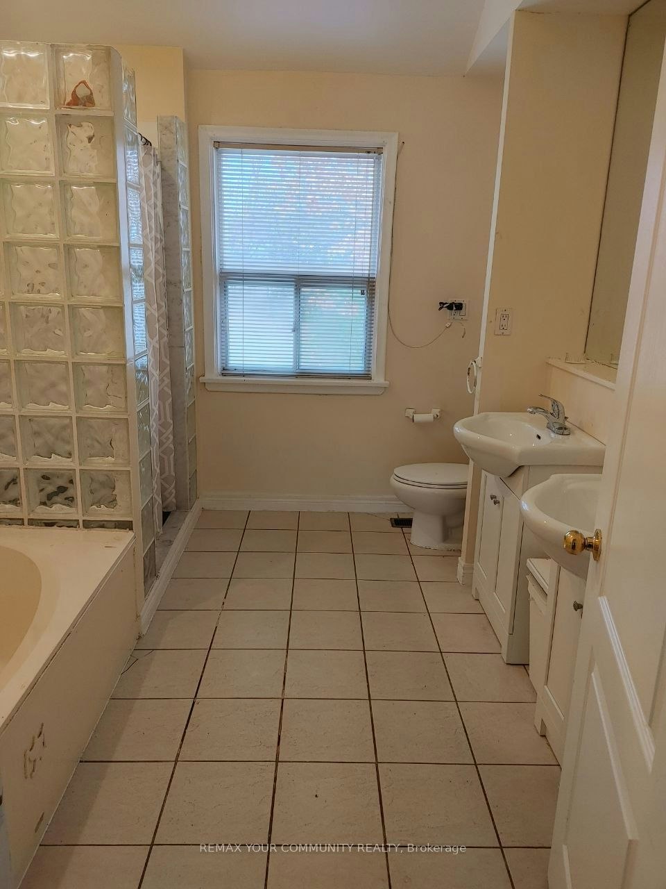 Main Floor-82 Caines Avenue, Toronto, ON, M2R 2L3 - 13