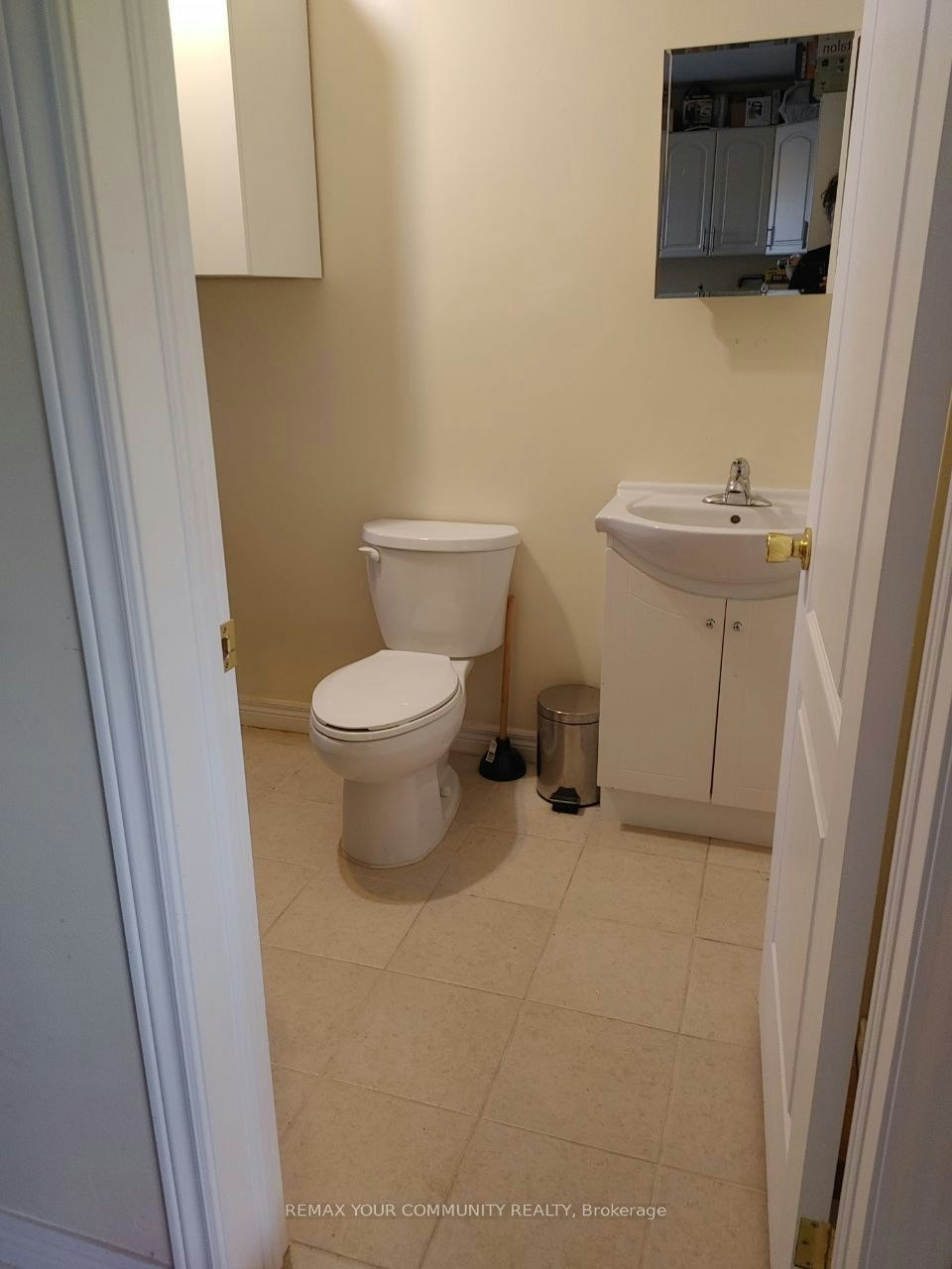 Main Floor-82 Caines Avenue, Toronto, ON, M2R 2L3 - 12
