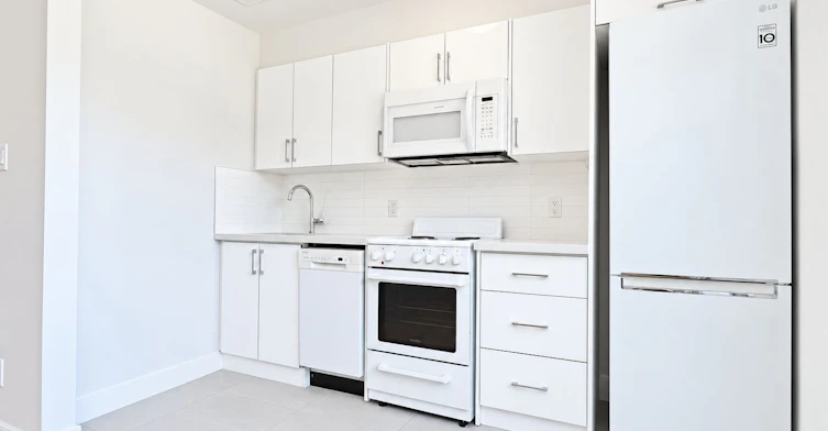 304-1545 Bathurst Street, Toronto, ON, M5P 3H6 - 3