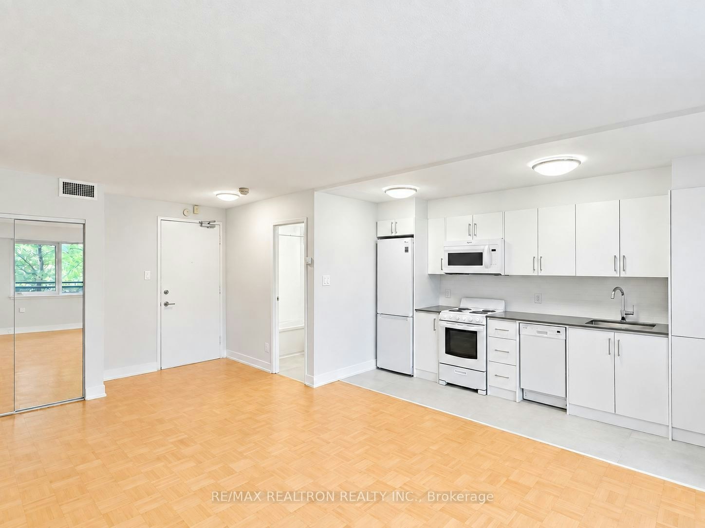 104-95 Lawton Boulevard, Toronto, ON, M4V 1Z8 - 2