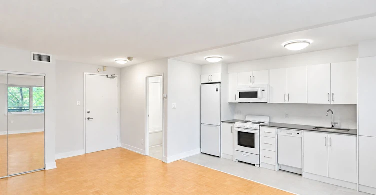 104-95 Lawton Boulevard, Toronto, ON, M4V 1Z8 - 2
