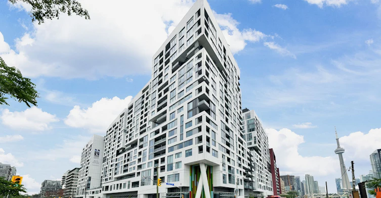1416W-27 Bathurst Street, Toronto, ON, M5V 2P1