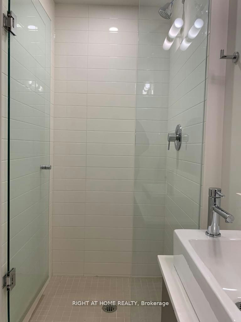 1416W-27 Bathurst Street, Toronto, ON, M5V 2P1 - 8