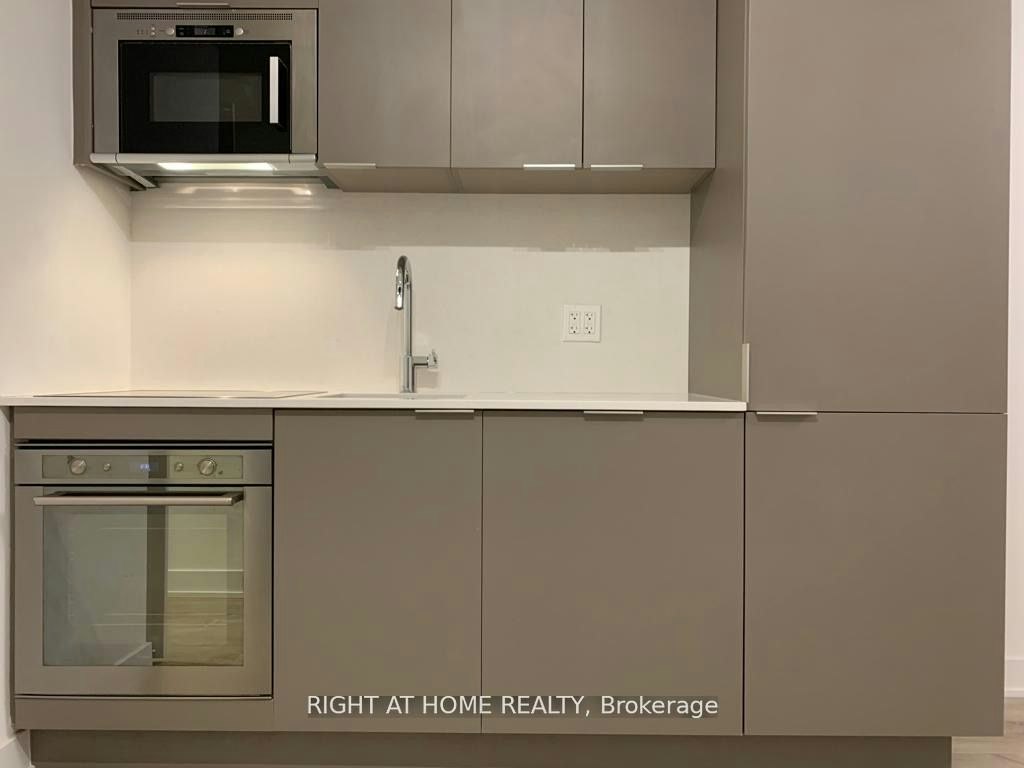 1416W-27 Bathurst Street, Toronto, ON, M5V 2P1 - 5