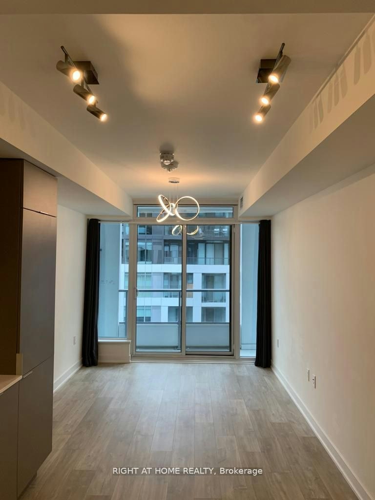1416W-27 Bathurst Street, Toronto, ON, M5V 2P1 - 2
