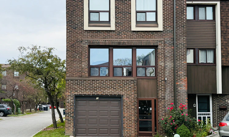 70 Spire Hillway Way