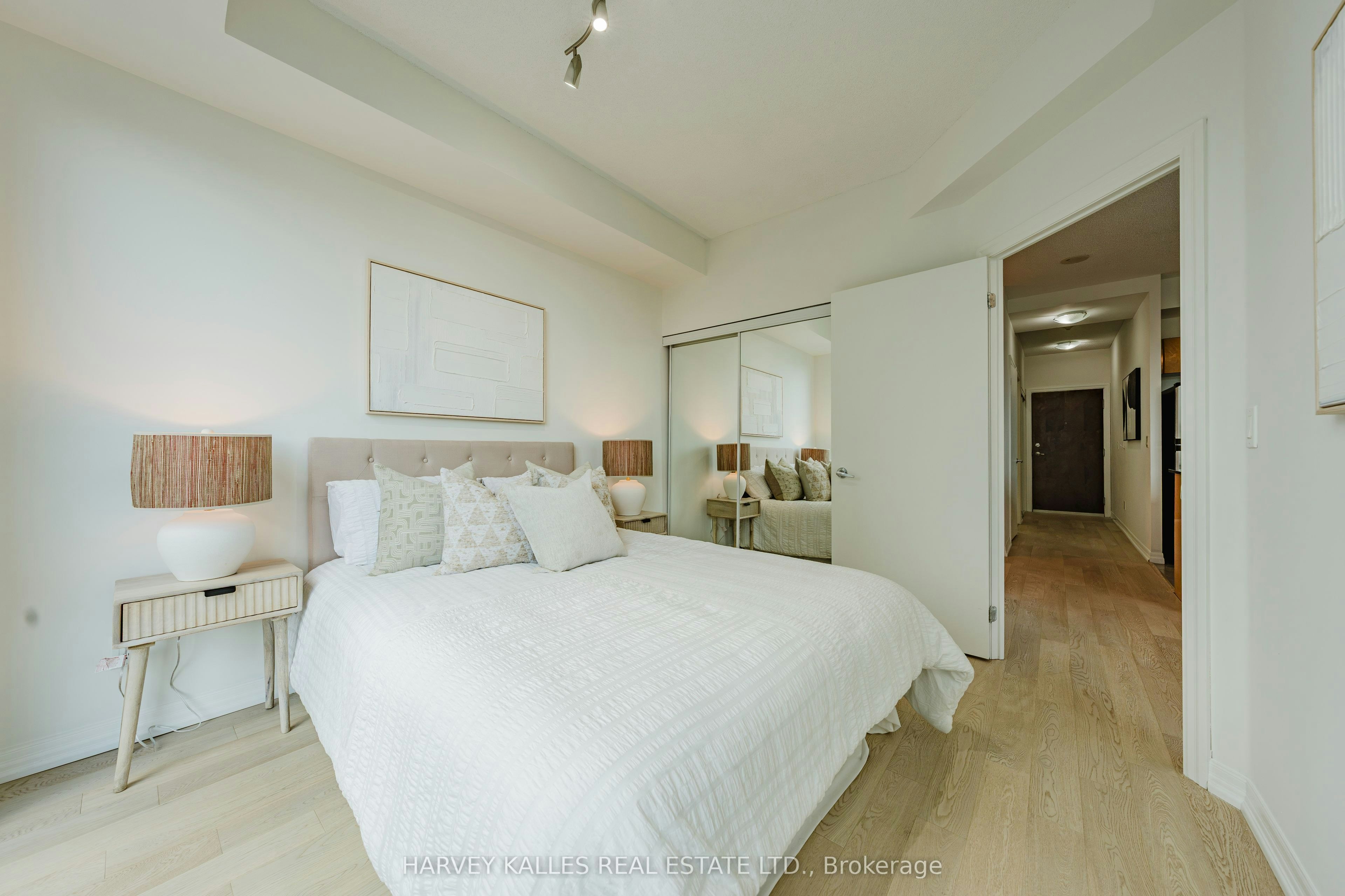 3211-16 Yonge Street, Toronto, ON, M5E 2A1 - 23