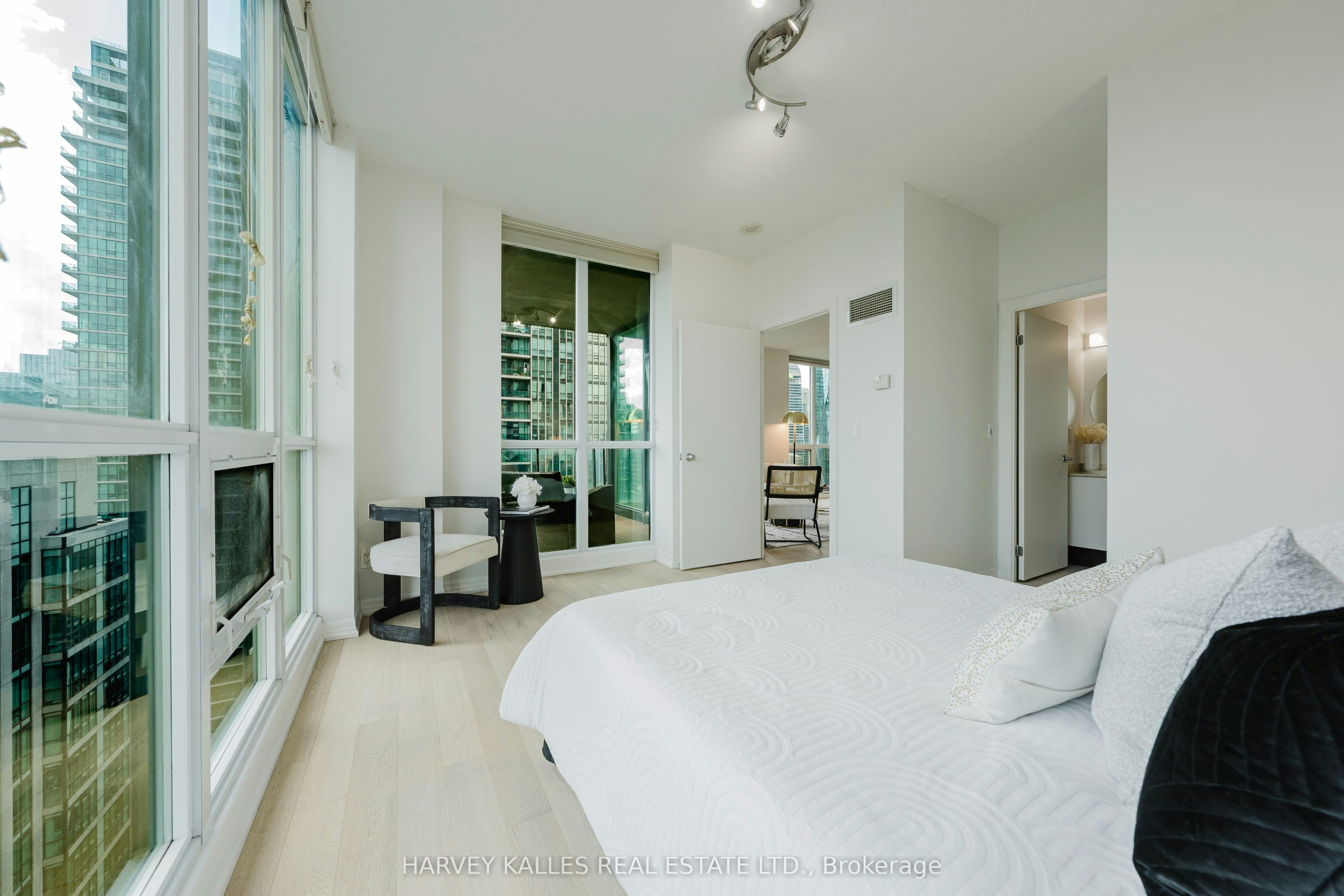 3211-16 Yonge Street, Toronto, ON, M5E 2A1 - 19