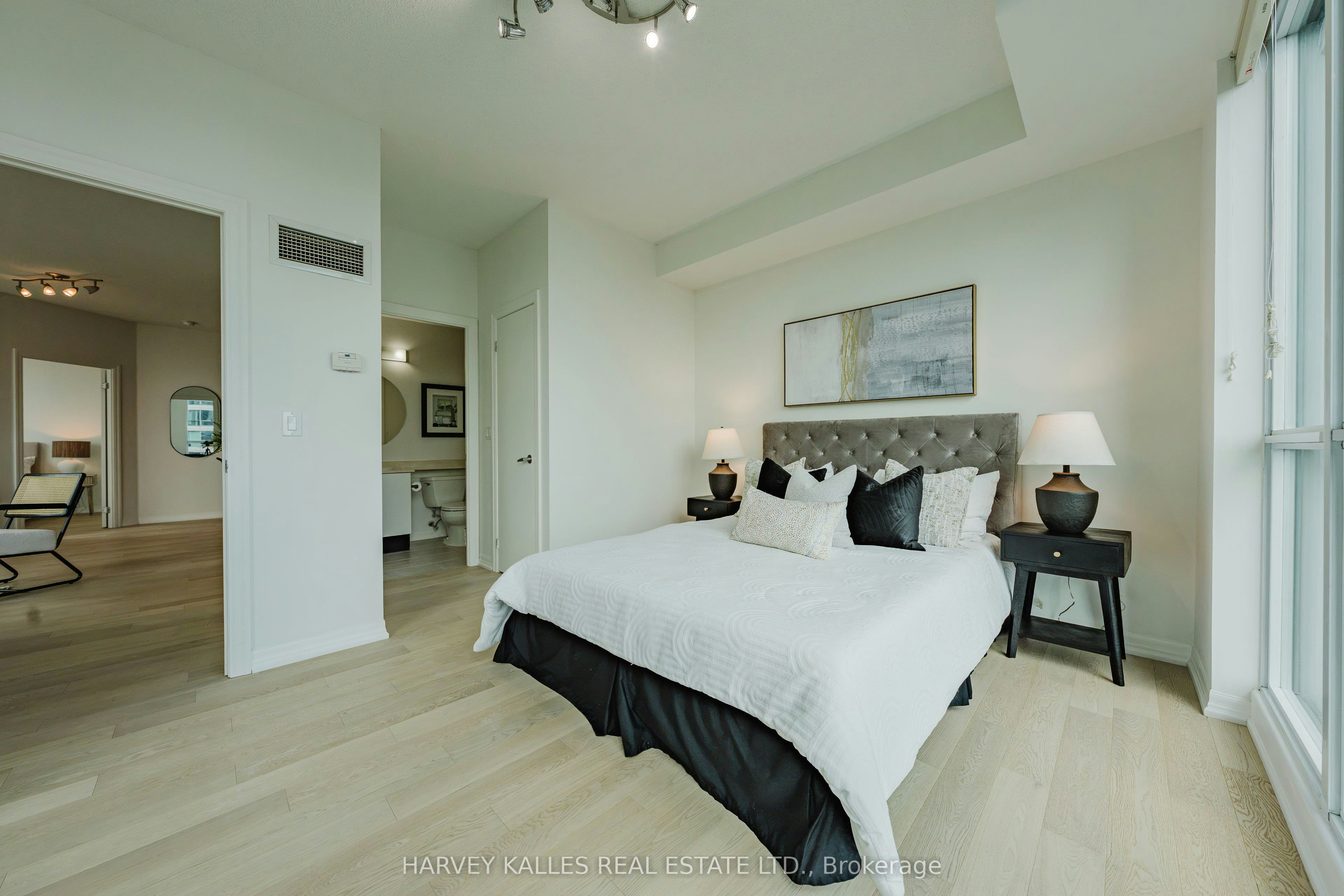 3211-16 Yonge Street, Toronto, ON, M5E 2A1 - 20
