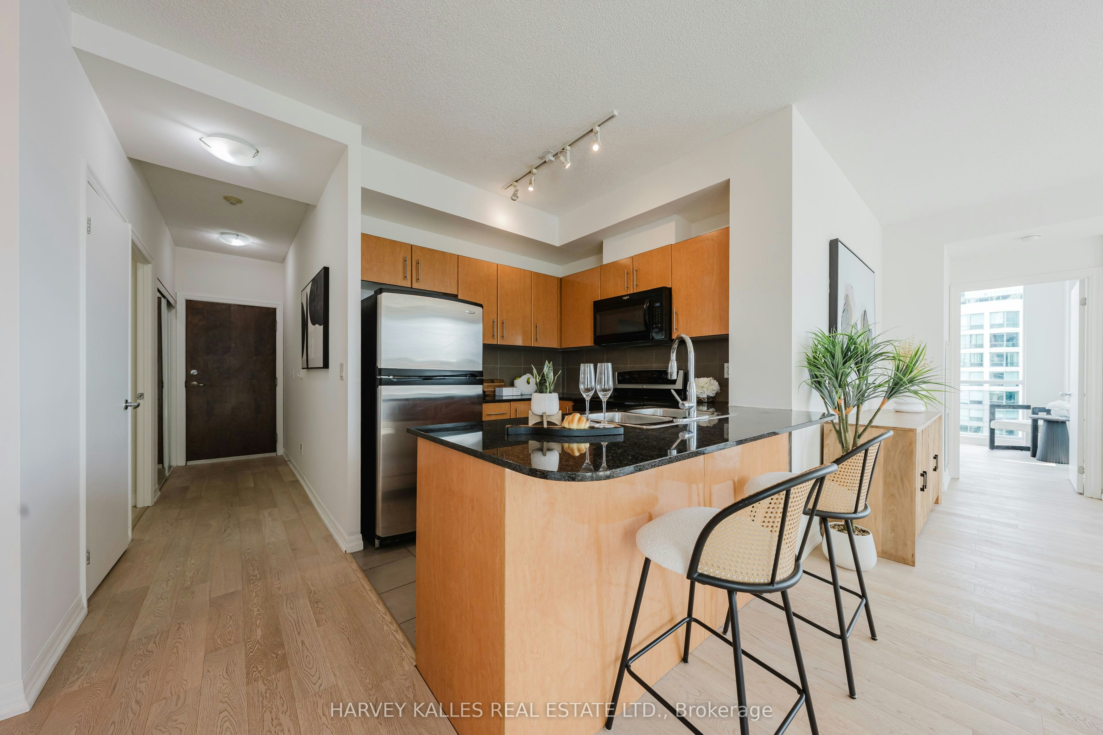3211-16 Yonge Street, Toronto, ON, M5E 2A1 - 11