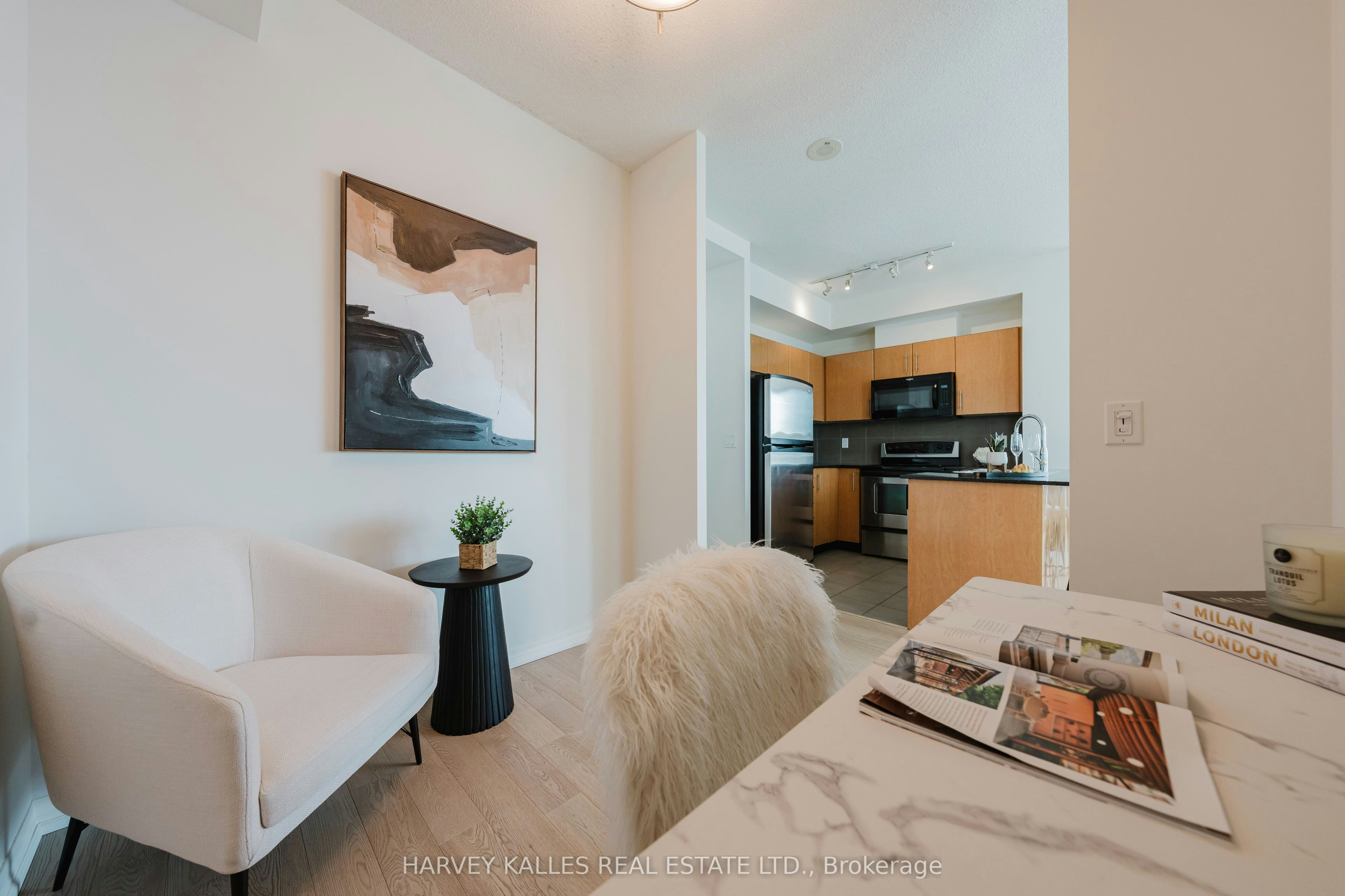 3211-16 Yonge Street, Toronto, ON, M5E 2A1 - 9