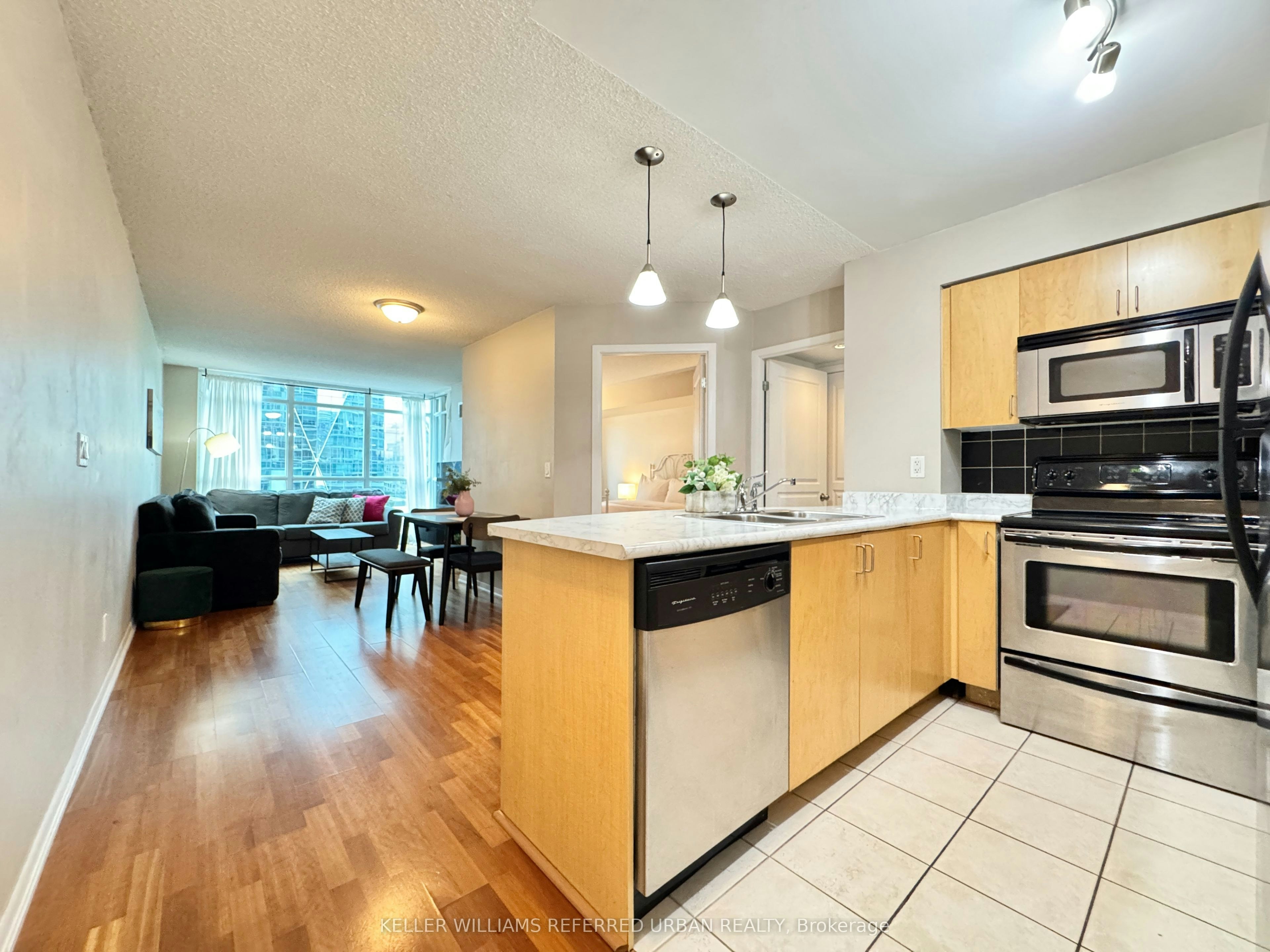 1715-18 Yonge Street, Toronto, ON, M5E 1Z8